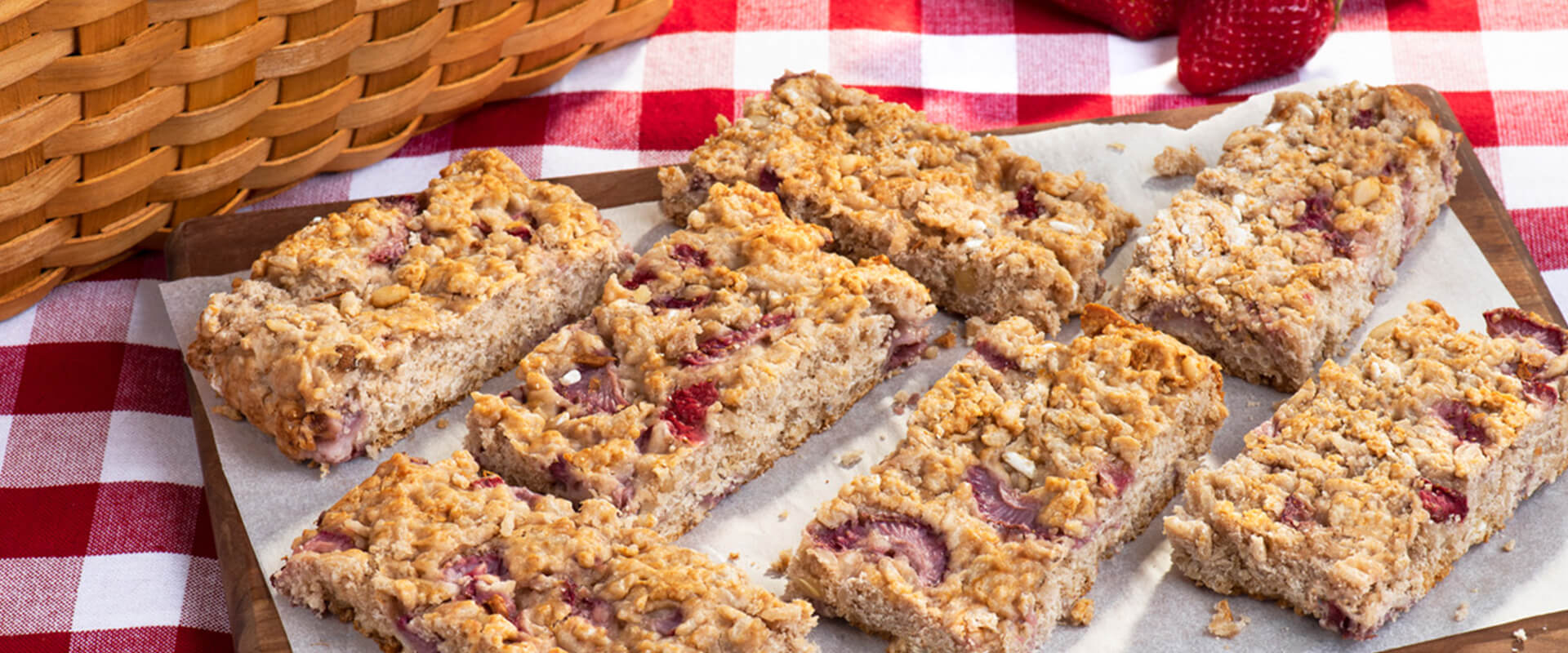 Pining Strawmatic Rice Bars with Strawberries